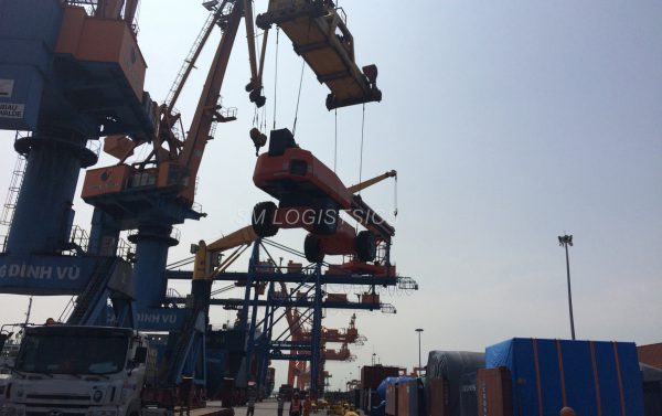 Loading Boomlift JLG