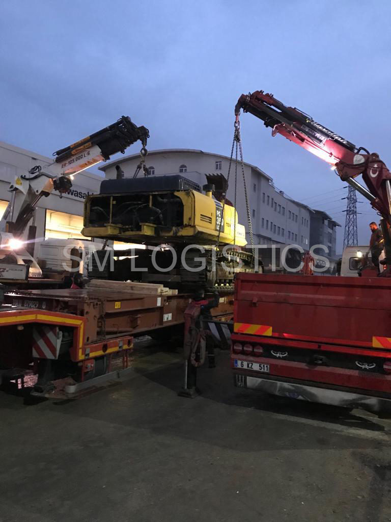 Loading komatsu PC200 into container Flat rack