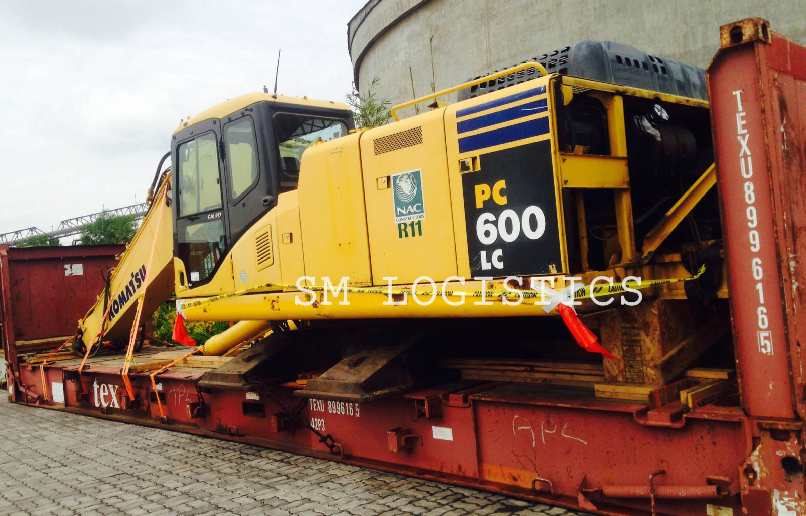Main of machine on container Flat rack